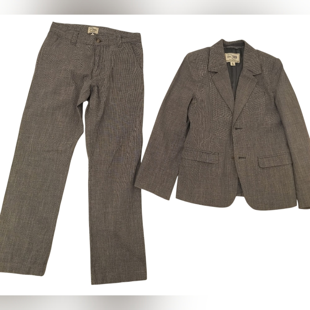 Gray plaid boy's suit. Size 10 pants and size 8 jacket. Place Est 1989 brand.